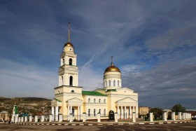 Вольск. Собор Троицы Живоначальной (новый)