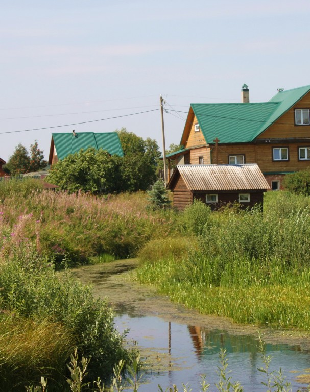 Никольский женский монастырь. Часовня Николая Чудотворца над святым источником, Санино (Суздальский район, Владимирская область). дополнительная информация, Вид с северо - востока, р. Уечка