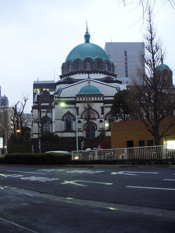 Токио. Кафедральный собор Воскресения Христова. общий вид в ландшафте