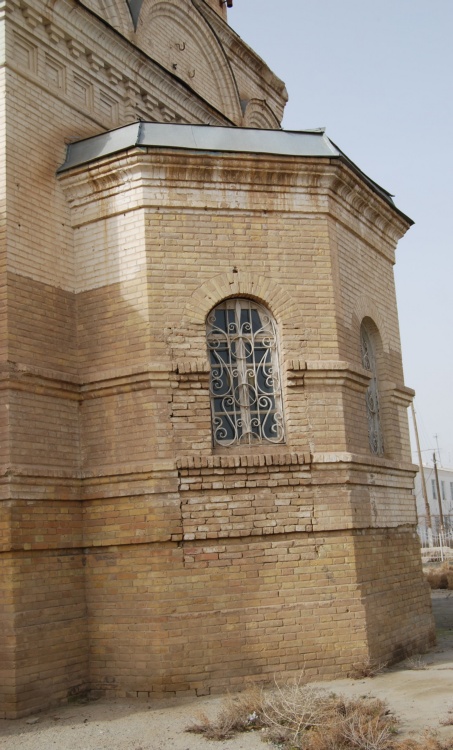 Термез (Патта-Гиссар). Церковь Александра Невского. архитектурные детали, Алтарная стена