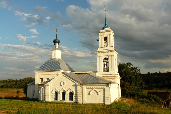 Поведь. Церковь Покрова Пресвятой Богородицы. фасады, Реставрация внешнего облика Покровского храма завершена. Осталось отреставрировать трапезный храм.