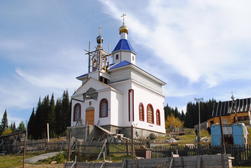 Церковь Успения Пресвятой Богородицы, Чоя (Чойский район, Республика Алтай). документальные фотографии, Церковь в селе Чоя.