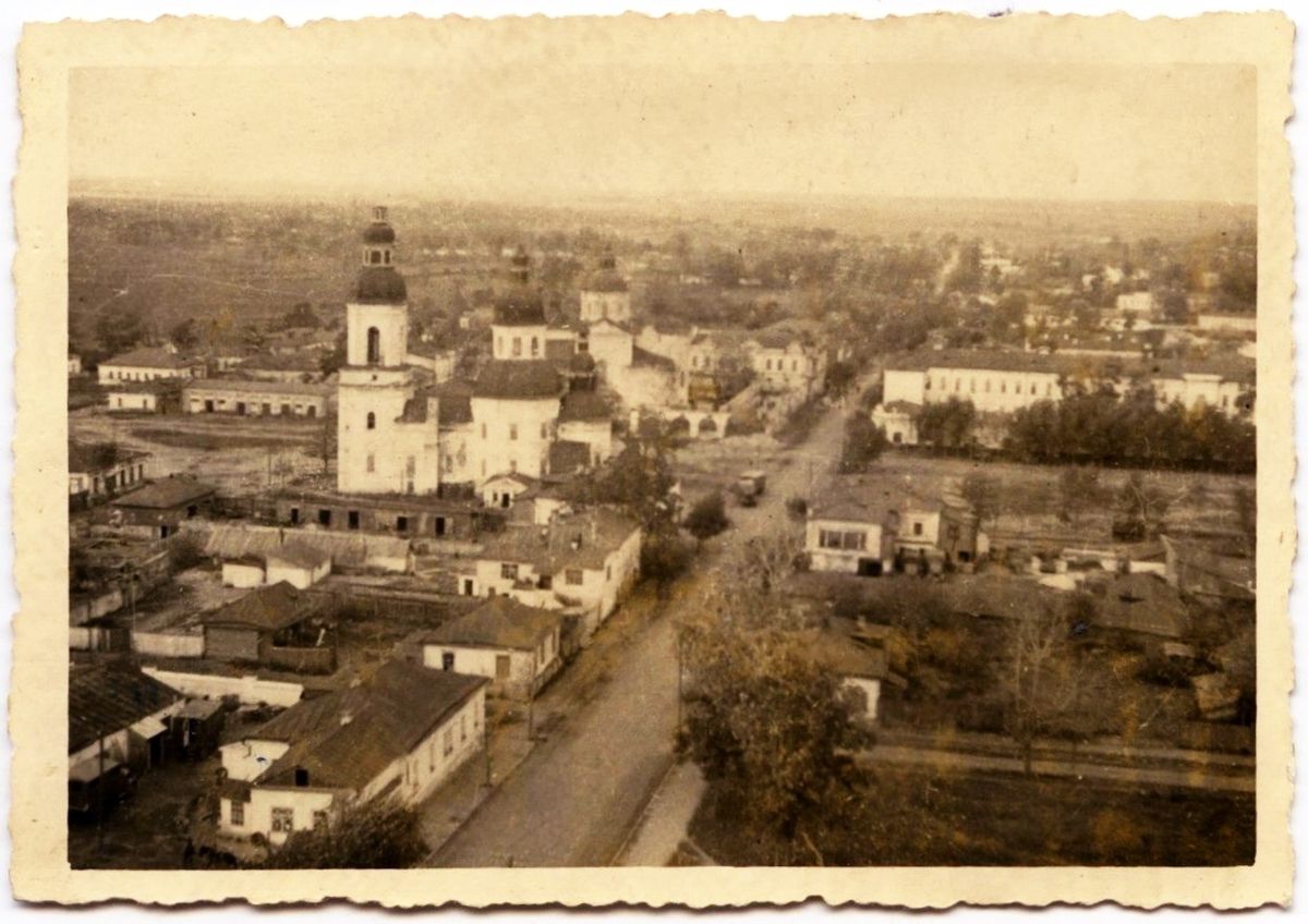 Храм сверху. Фото 1941 г. с аукциона e-bay.de, архивная фотография. Церковь Николая Чудотворца, Глухов (Шосткинский район, Украина, Сумская область)