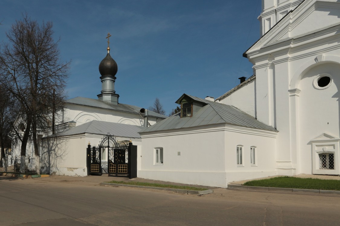 Арзамас. Крестильный храм Казанской иконы Божией Матери при Воскресенском соборе. фасады