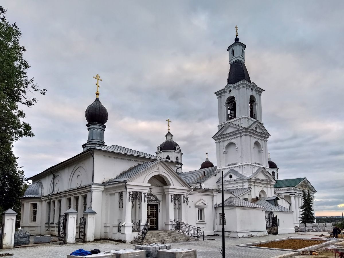 Арзамас. Крестильный храм Казанской иконы Божией Матери при Воскресенском соборе. фасады