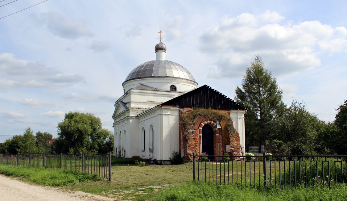 Михеево. Церковь Успения Пресвятой Богородицы. общий вид в ландшафте