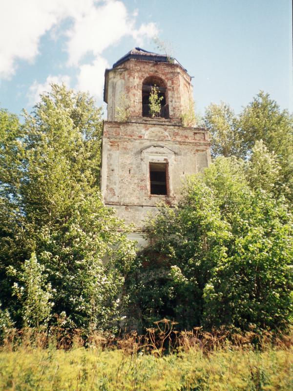 Николая Чудотворца, колокольня церкви, Никольское (Никольское Масальское), урочище (Грязовецкий район, Вологодская область). фасады, Церковь разрушена. Похоже, что взорвана. Колокольня почему-то осталась стоять.