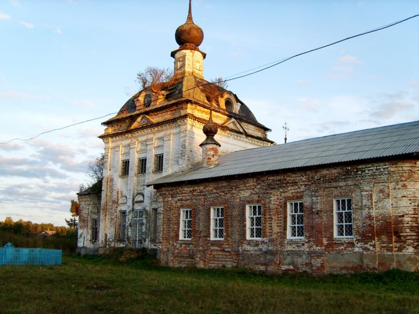 Спас-Заборье. Церковь Троицы Живоначальной. фасады