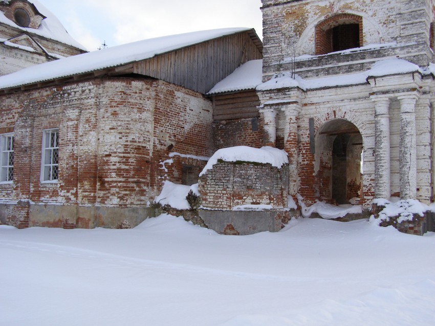 Церковь Троицы Живоначальной, Спас-Заборье (Островский район, Костромская область). архитектурные детали