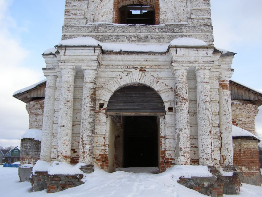 Церковь Троицы Живоначальной, Спас-Заборье (Островский район, Костромская область). архитектурные детали