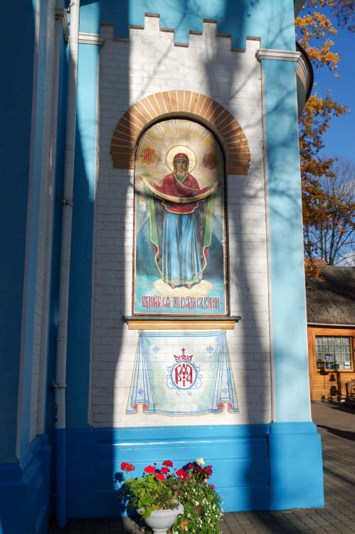 Церковь Успения Пресвятой Богородицы, Елгава (Елгавский край, г. Елгава, Латвия). архитектурные детали, Вид на стену храма с алтарной стороны.