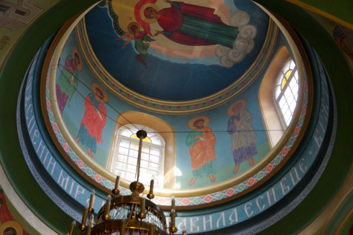 Церковь Успения Пресвятой Богородицы, Елгава (Елгавский край, г. Елгава, Латвия). интерьер и убранство, Внутренний вид храма.Купол.