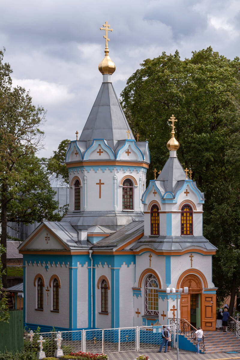 Елгава. Церковь Успения Пресвятой Богородицы. фасады, Вид с эстакады путепровода