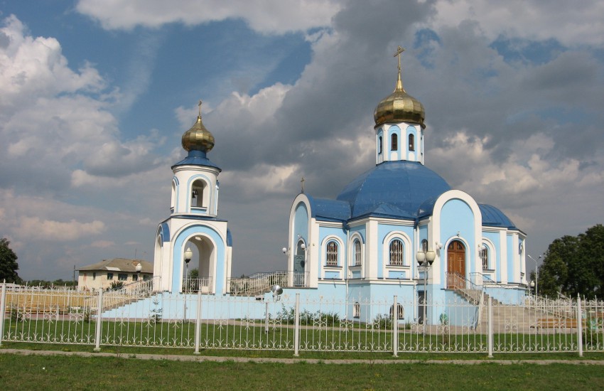 Церковь Покрова Пресвятой Богородицы, Бобровы Дворы (Губкин, город, Белгородская область). общий вид в ландшафте, Вид с юга
