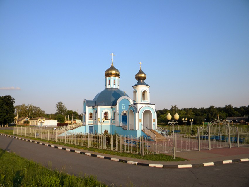 Церковь Покрова Пресвятой Богородицы, Бобровы Дворы (Губкин, город, Белгородская область). общий вид в ландшафте