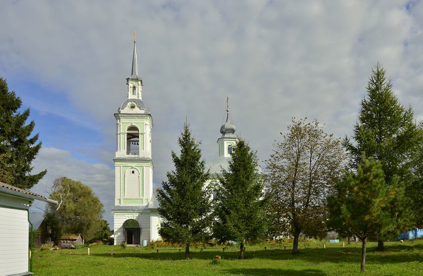 Незнаново. Церковь Николая Чудотворца. общий вид в ландшафте