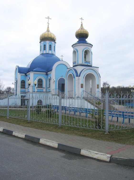 Церковь Покрова Пресвятой Богородицы, Бобровы Дворы (Губкин, город, Белгородская область). общий вид в ландшафте