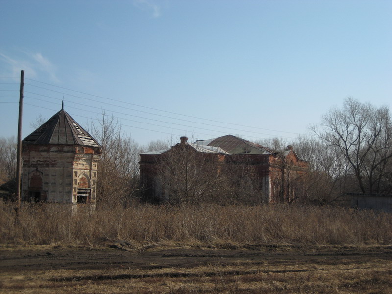 Паново. Церковь Рождества Христова. общий вид в ландшафте, Рождественская церковь и часовня