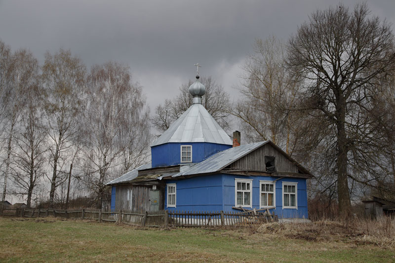 Церковь Успения Пресвятой Богородицы, Слобода (Хвастовичский район, Калужская область). общий вид в ландшафте
