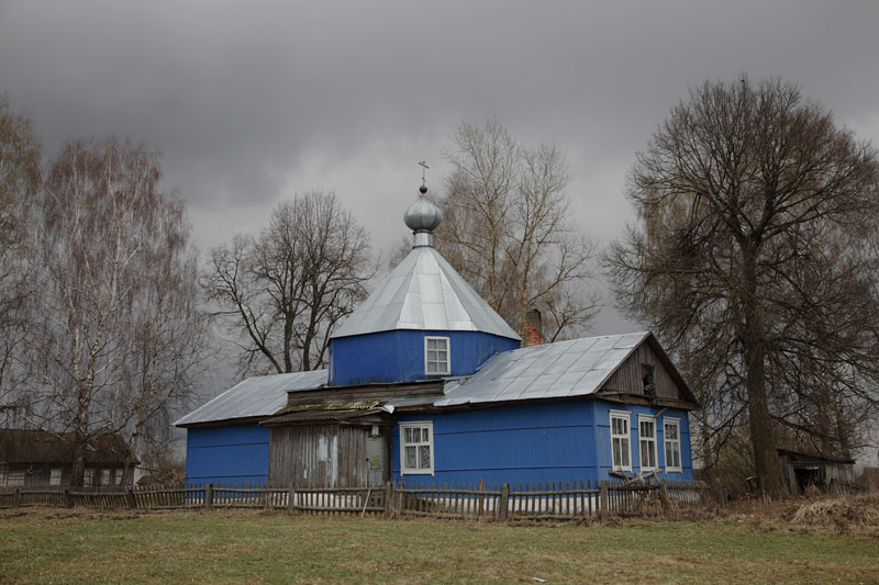 Слобода. Церковь Успения Пресвятой Богородицы. общий вид в ландшафте