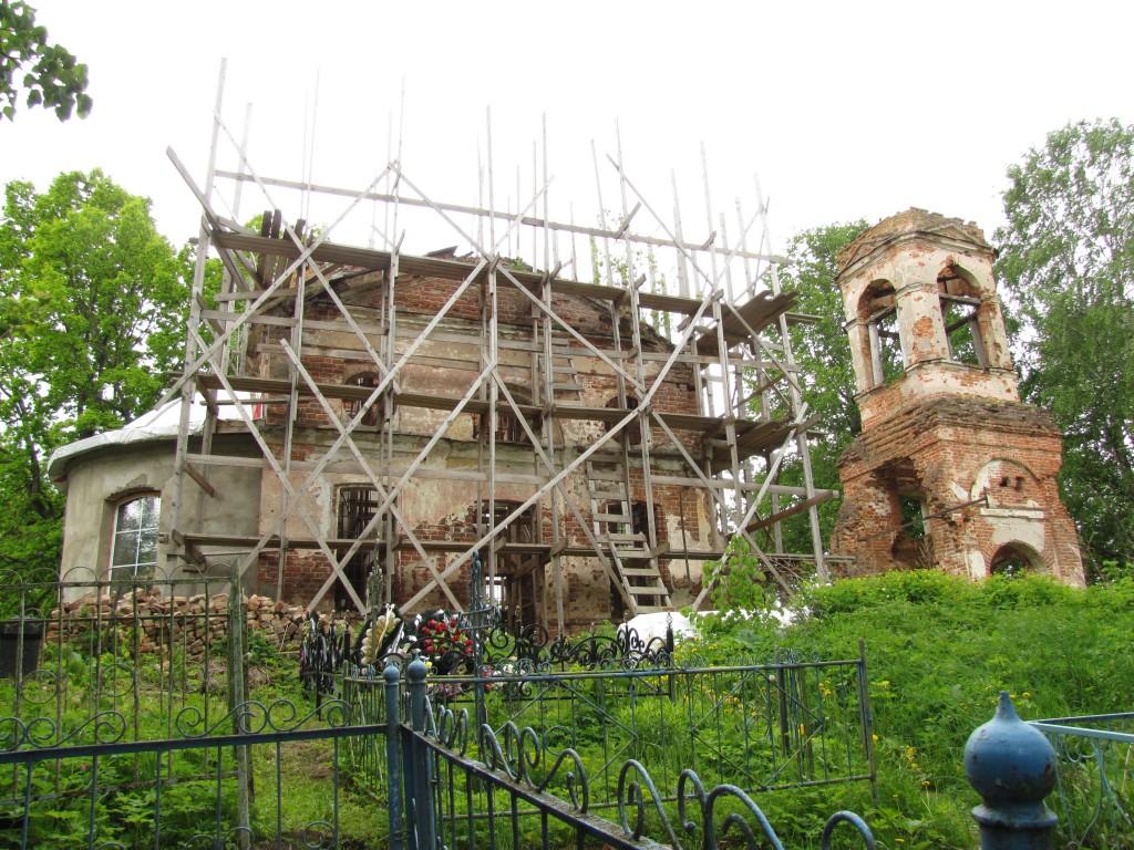 Белый. Церковь Петра и Павла (старая). фасады