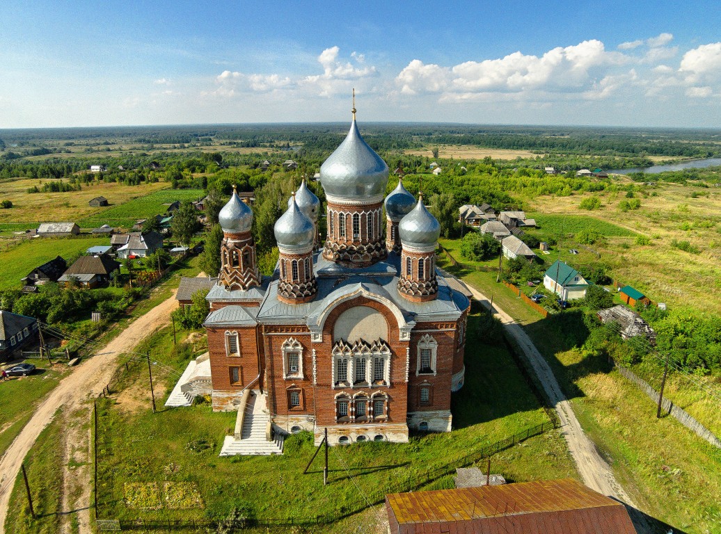 Котелино. Церковь Николая Чудотворца. общий вид в ландшафте