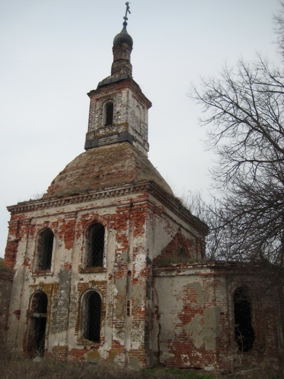Церковь Троицы Живоначальной, Старое Поле (Дальнеконстантиновский район, Нижегородская область). общий вид в ландшафте, Основной объём и алтарь, вид с юга