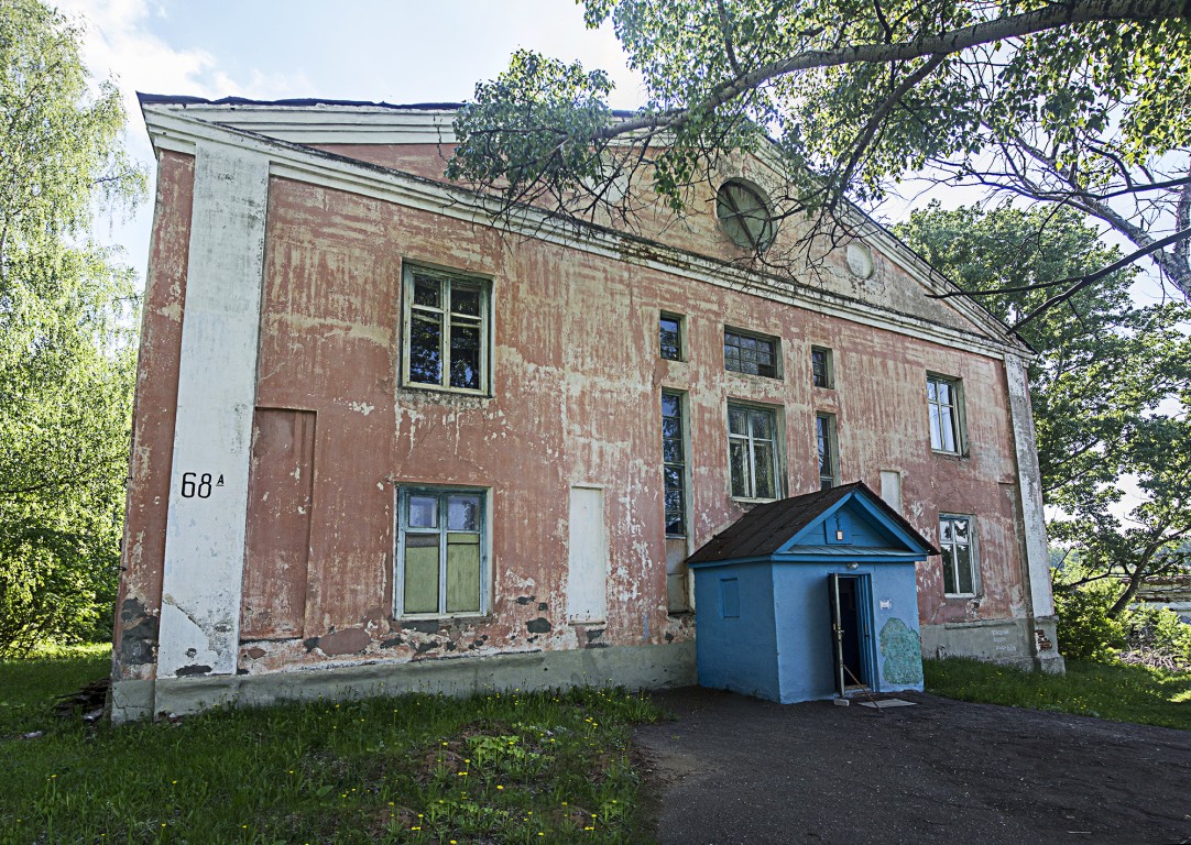 Сарлей. Церковь Успения Пресвятой Богородицы. фасады