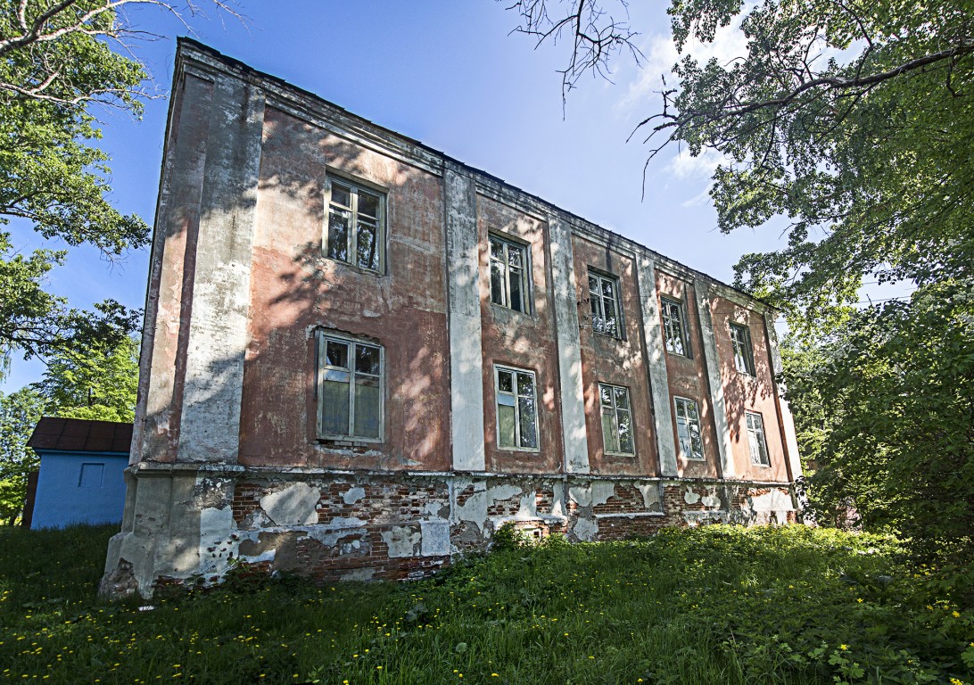 Сарлей. Церковь Успения Пресвятой Богородицы. фасады