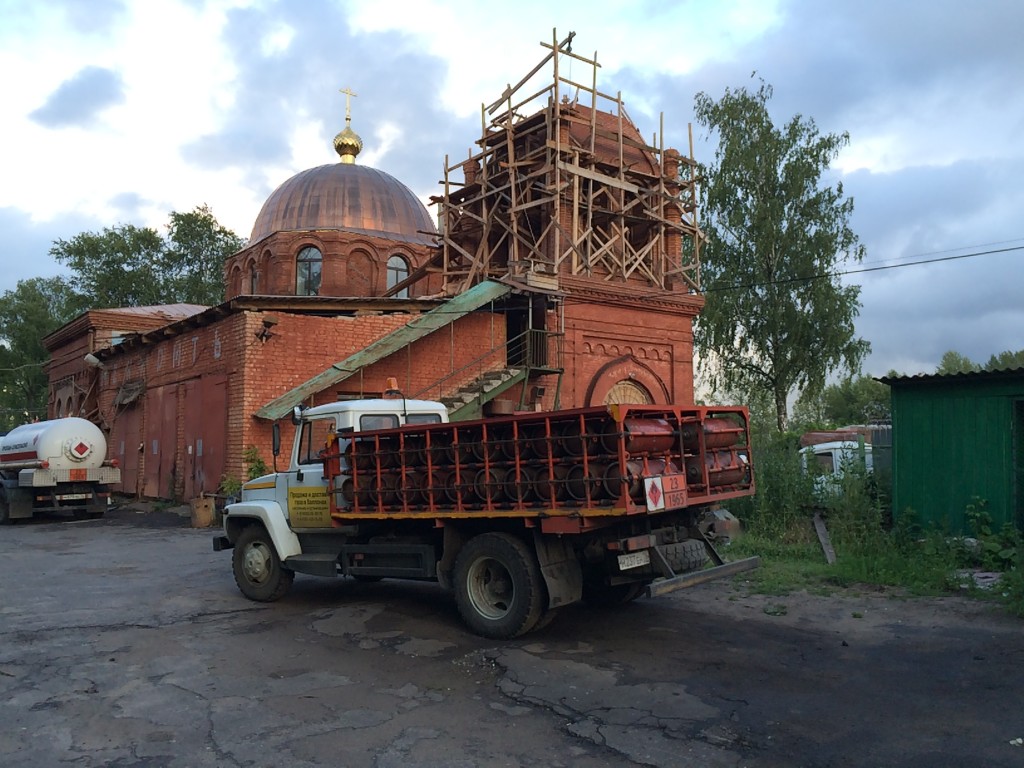 Церковь Всех Святых, Рыбинск (Рыбинск, город, Ярославская область). дополнительная информация, Строительство колокольни продолжается.