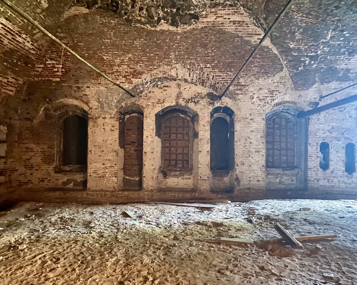 Собор Троицы Живоначальной, Кяхта (Кяхтинский район, Республика Бурятия). интерьер и убранство, Центральная часть собора, первый этаж, вид с юга