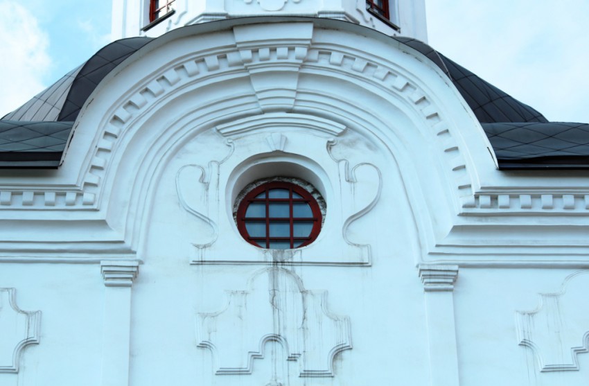 Иркутск. Церковь Михаила Архангела (Харалампия). архитектурные детали, Фрагмент южного фасада
