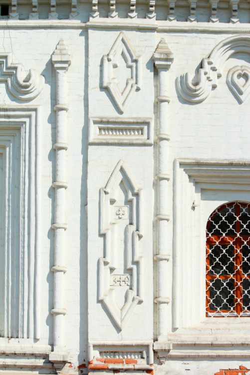 Иркутск. Церковь Троицы Живоначальной. архитектурные детали, Фрагмент южного фасада