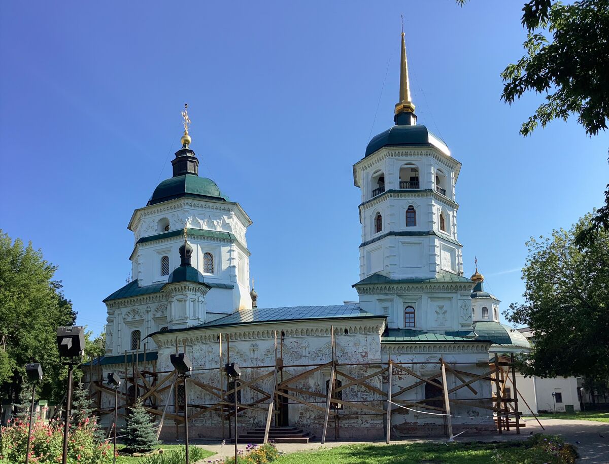 Церковь Троицы Живоначальной, Иркутск (Иркутск, город, Иркутская область). документальные фотографии, 2024 год. По периметру и внутри храма строительные леса.