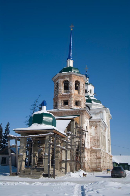 Церковь Спаса Нерукотворного  Образа, Урик (Иркутский район, Иркутская область). фасады, вид на восстановленное крыльцо - лестница на верхний придел