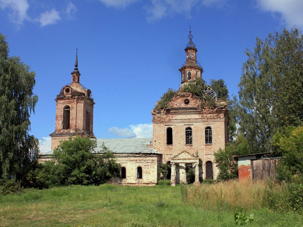 Церковь Троицы Живоначальной, Елово (Ярский район, Республика Удмуртия). общий вид в ландшафте, Вид с юга