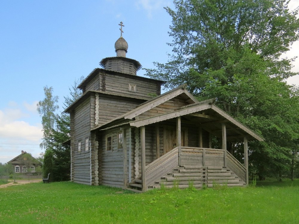 Кончанское-Суворовское. Церковь Александра Невского (деревянная). фасады
