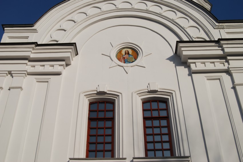 Иркутск. Церковь Михаила Архангела (Харалампия). архитектурные детали, Фреска над входом в церковь