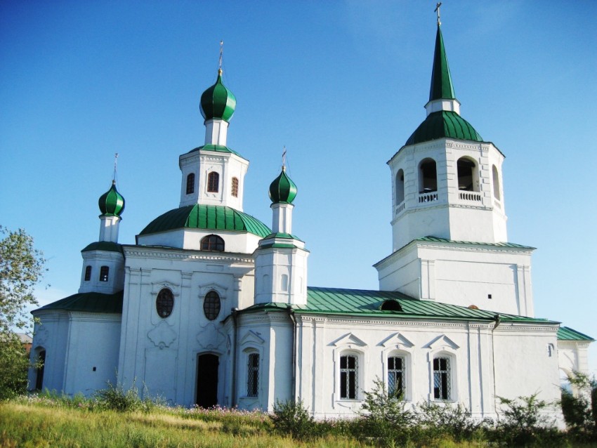 Улан-Удэ. Церковь Троицы Живоначальной. общий вид в ландшафте