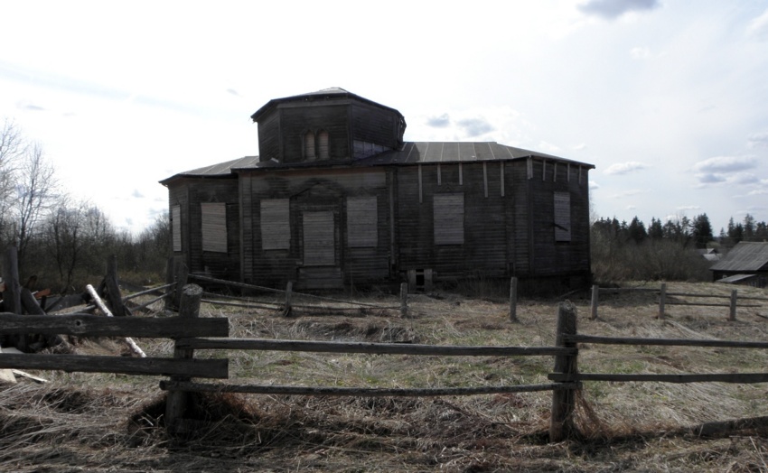 Сопины. Церковь Рождества Пресвятой Богородицы. общий вид в ландшафте