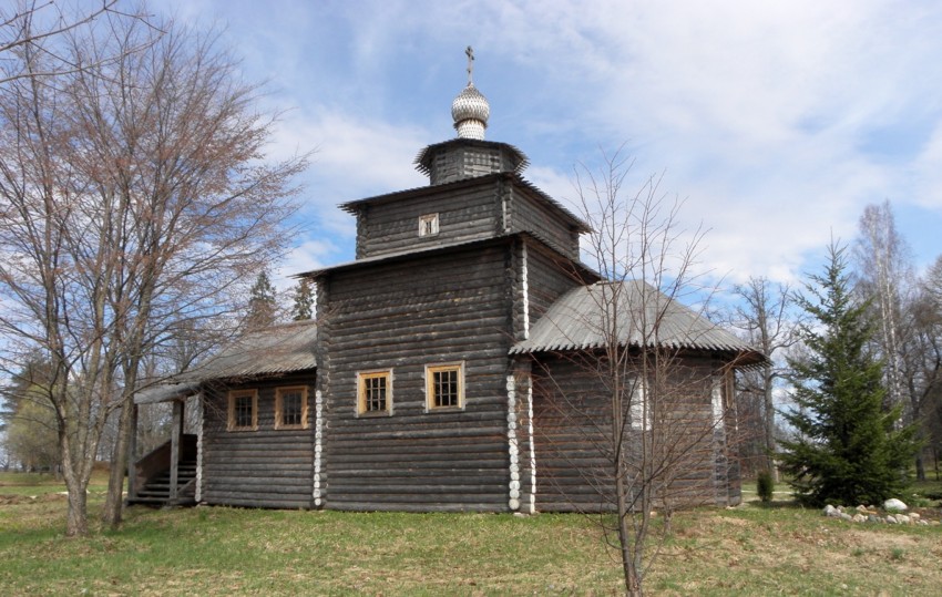Церковь Александра Невского (деревянная), Кончанское-Суворовское (Боровичский район, Новгородская область). фасады