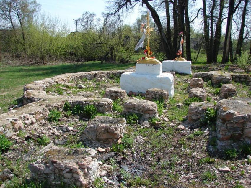 Шумиловка. Церковь Параскевы Пятницы. архитектурные детали, Алтарная часть фундамента