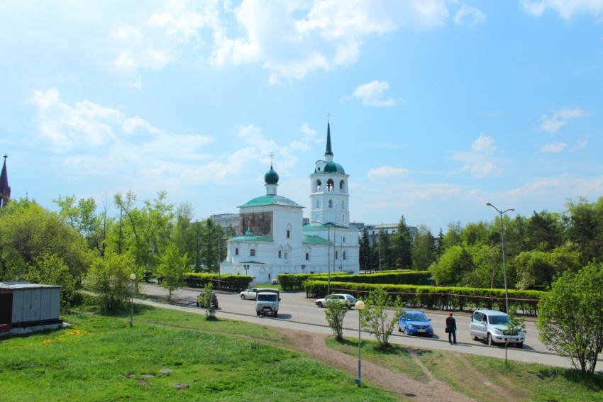 Иркутск. Церковь Спаса Нерукотворного Образа. общий вид в ландшафте, Вид от Богоявленского собора