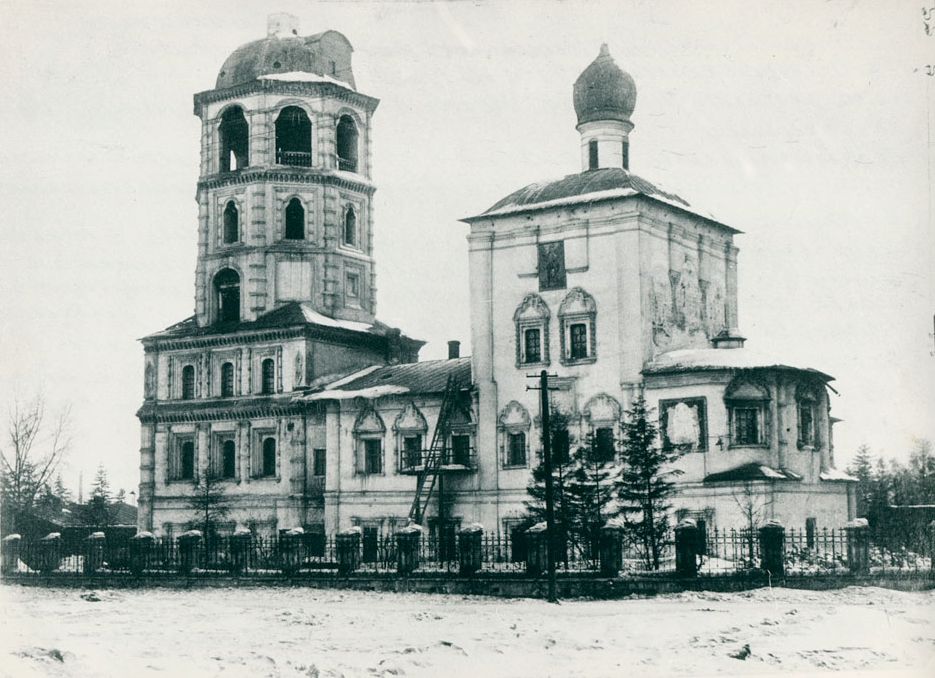 Иркутск. Церковь Спаса Нерукотворного Образа. архивная фотография, Фото начала 30-х г.г.,  с храма сорваны кресты, церковь подготовлена к уничтожению.