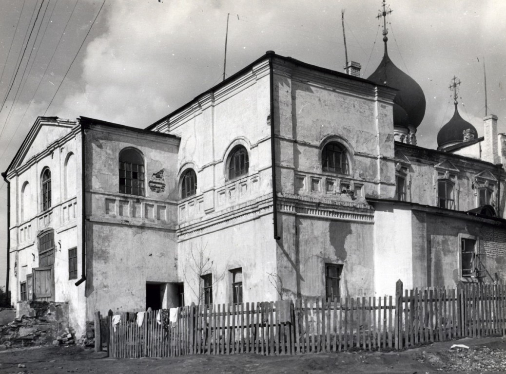 Спасо-Преображенский монастырь. Церковь Рождества Пресвятой Богородицы, Арзамас (Арзамасский район и г. Арзамас, Нижегородская область). архивная фотография, Фото 1950-х гг. Западная часть храма.
