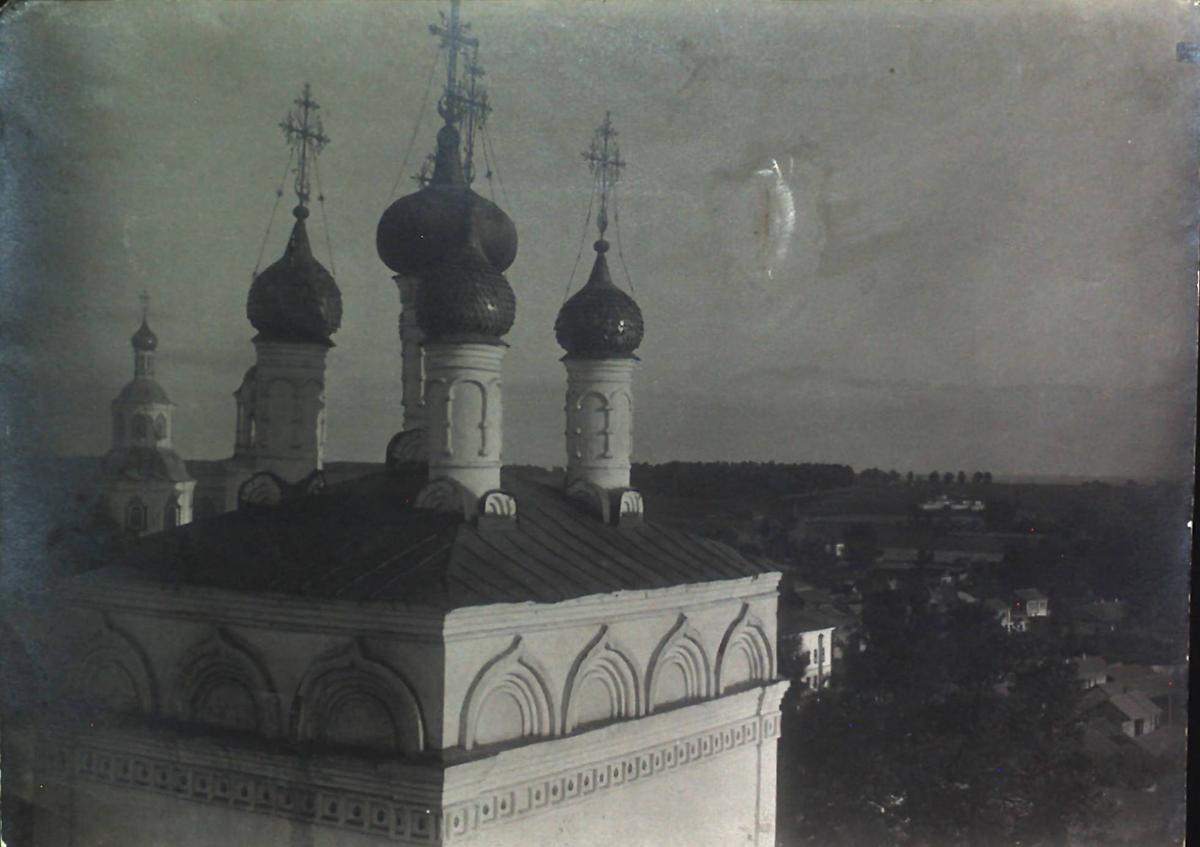 Купола Рождественской церкви Спасского монастыря. Начало XX в., архивная фотография. Спасо-Преображенский монастырь. Церковь Рождества Пресвятой Богородицы, Арзамас (Арзамасский район и г. Арзамас, Нижегородская область)