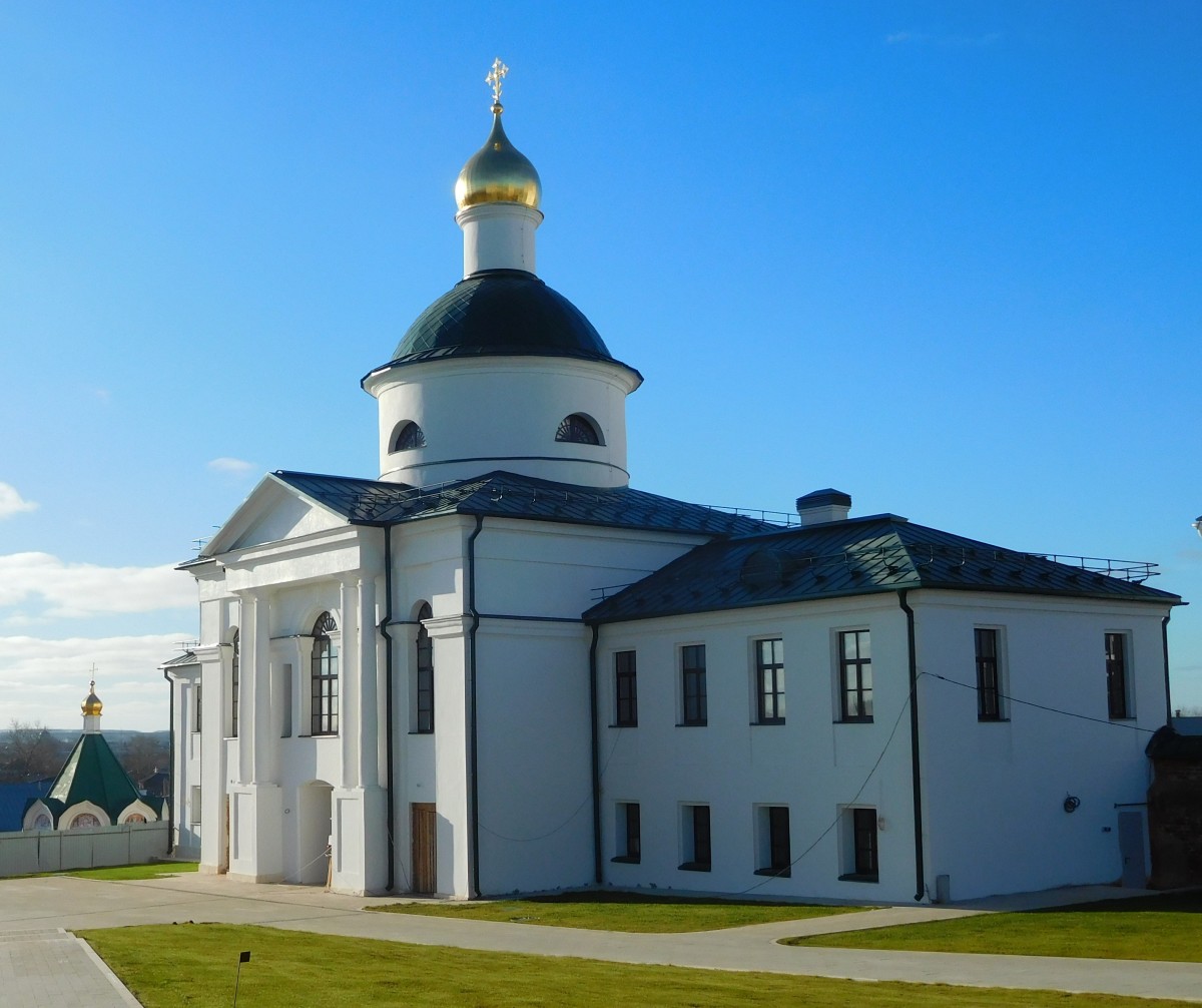 Арзамас. Спасо-Преображенский монастырь. Надвратная церковь Георгия Победоносца. фасады