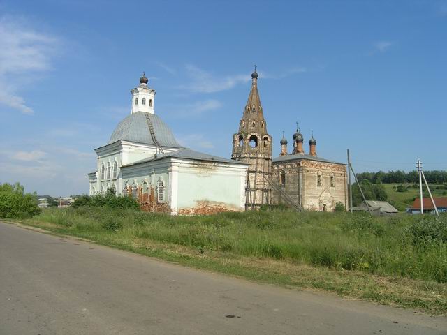 Дубенское. Храмовый комплекс бывшего села Воронцово. общий вид в ландшафте