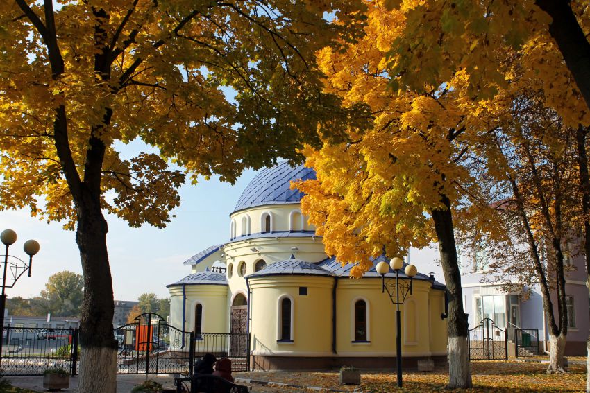 Белгород. Церковь Матроны Московской при Областной клинической больнице. общий вид в ландшафте