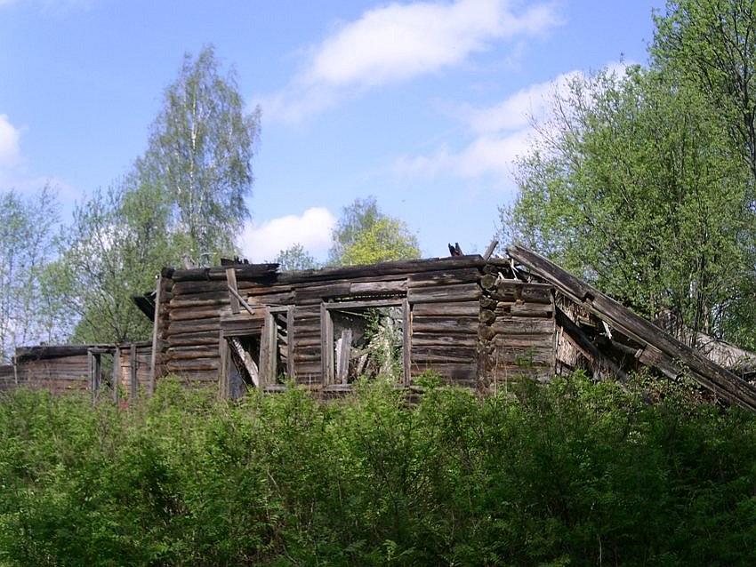 Церковь Покрова Пресвятой Богородицы, Покровское (Торопецкий район, Тверская область). фасады, остатки южной стены трапезной